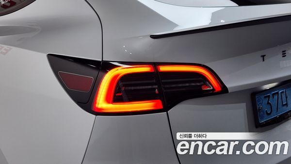 Tesla Model Y 2023, фото 9