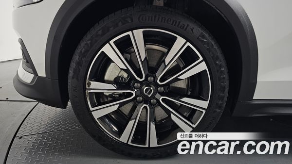 Volvo V60 2025, фото 4