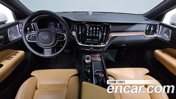 Volvo V60 2025, фото 9