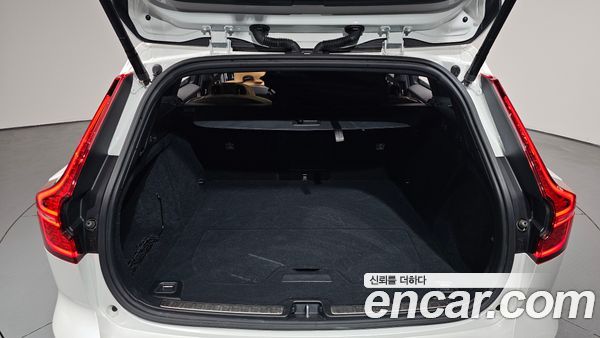 Volvo V60 2025, фото 25