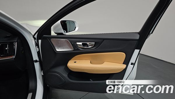 Volvo V60 2025, фото 13