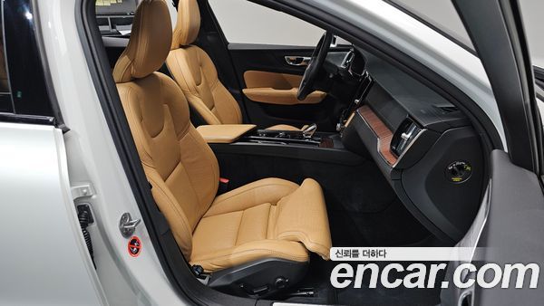 Volvo V60 2025, фото 15