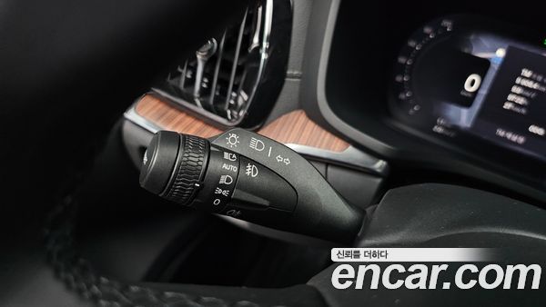 Volvo V60 2025, фото 34