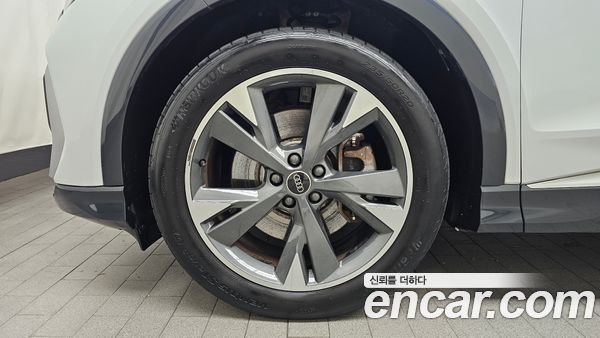 Audi Q4 e-tron 2023, фото 4