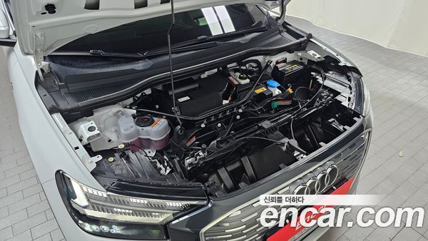 Audi Q4 e-tron 2023, фото 5