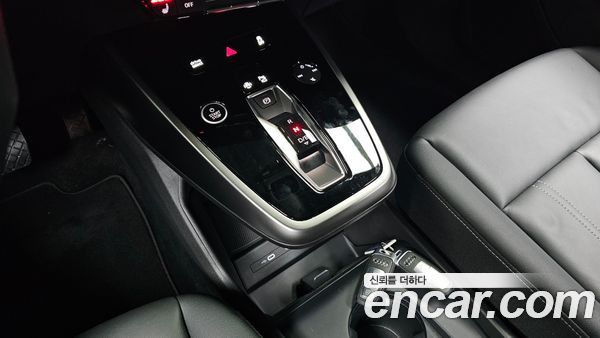 Audi Q4 e-tron 2023, фото 11