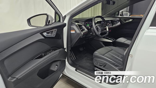 Audi Q4 e-tron 2023, фото 12