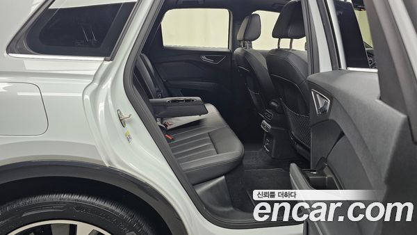 Audi Q4 e-tron 2023, фото 16