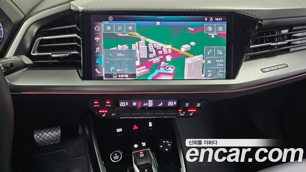 Audi Q4 e-tron 2023, фото 17