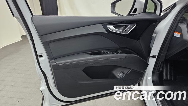 Audi Q4 e-tron 2023, фото 13