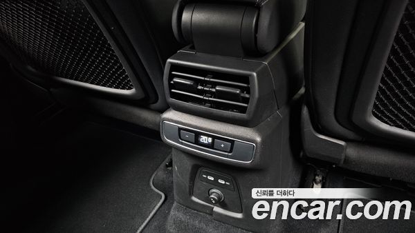 Audi Q4 e-tron 2023, фото 30