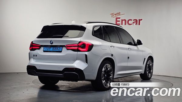 BMW iX3 2024
