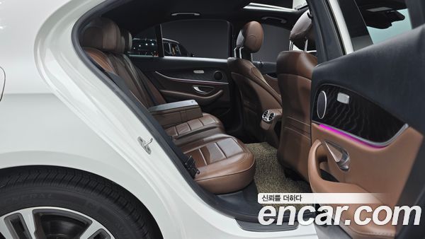 Mercedes-Benz E-Class 2023, фото 17