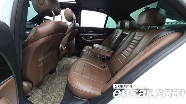 Mercedes-Benz E-Class 2023, фото 18