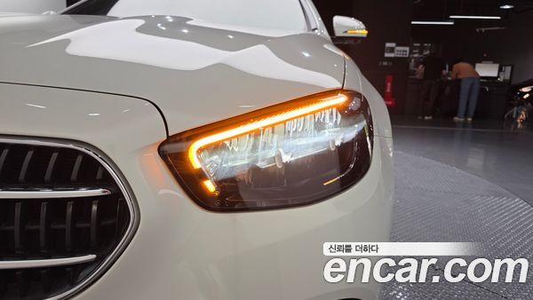 Mercedes-Benz E-Class 2023, фото 8
