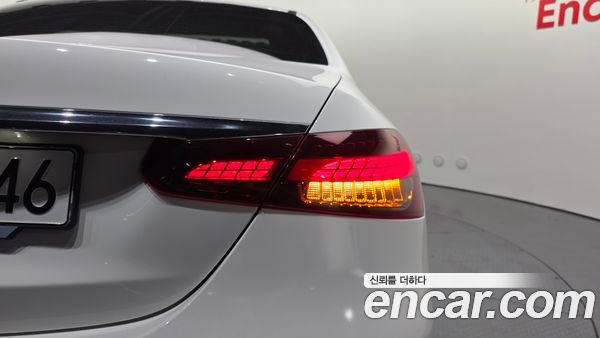 Mercedes-Benz E-Class 2023, фото 9