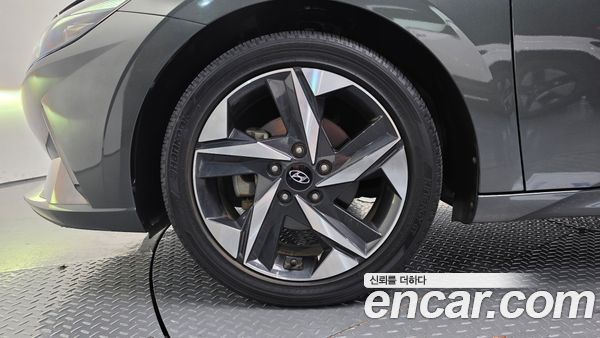 Hyundai Elantra 2023, фото 4