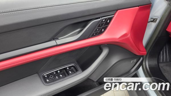 Porsche Taycan 2023, фото 30