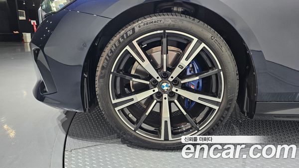 BMW 5 Series 2025, фото 4