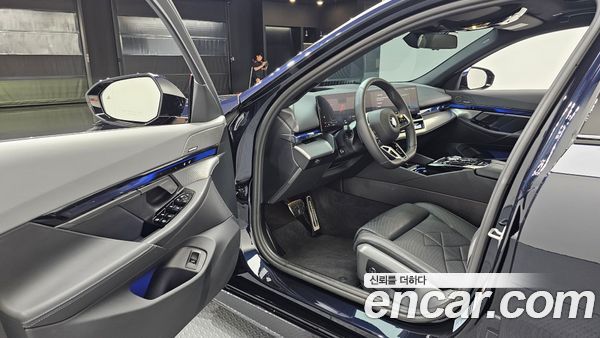 BMW 5 Series 2025, фото 12