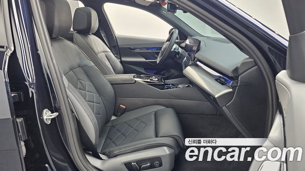 BMW 5 Series 2025, фото 16