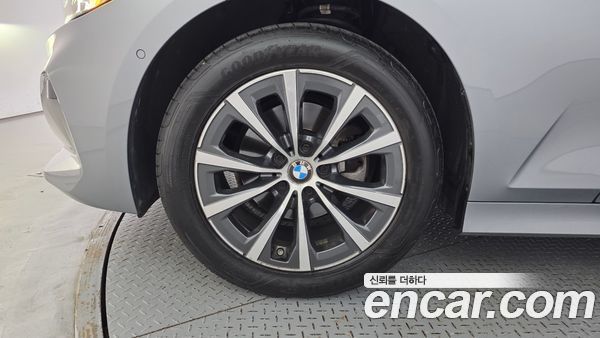 BMW 3 Series 2024, фото 5