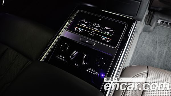 Audi A8 2020, фото 31