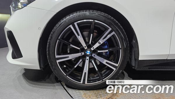 BMW 5 Series 2025, фото 4
