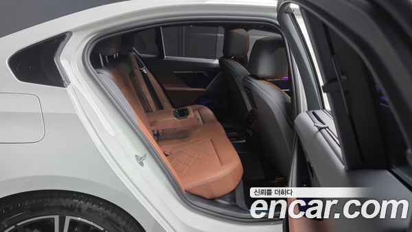 BMW 5 Series 2025, фото 17