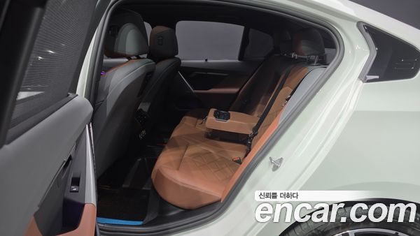 BMW 5 Series 2025, фото 15