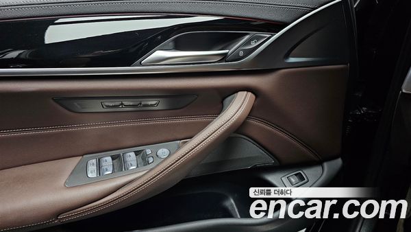 BMW 5 Series 2023, фото 28