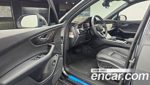 Audi Q7 2021, фото 12