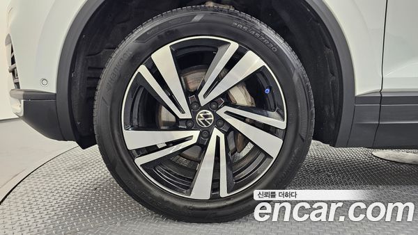 Volkswagen Touareg 2023, фото 4