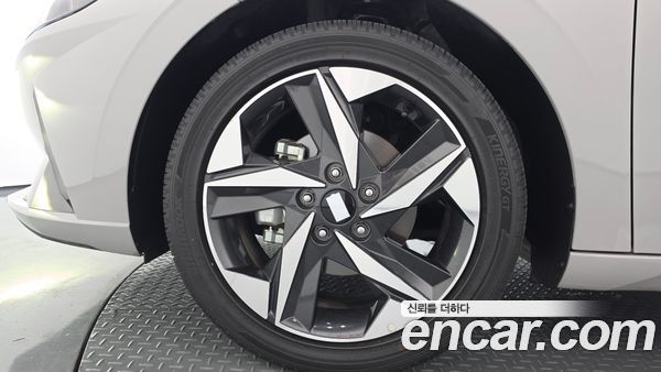 Hyundai Elantra 2023, фото 5