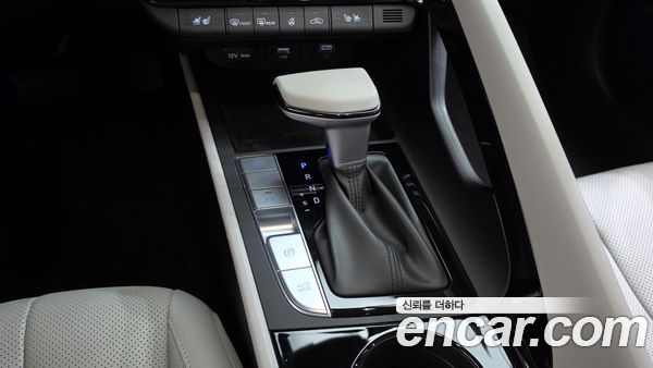Hyundai Elantra 2023, фото 12