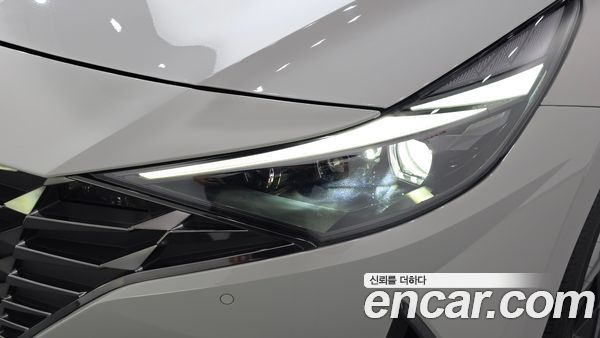 Hyundai Elantra 2023, фото 8