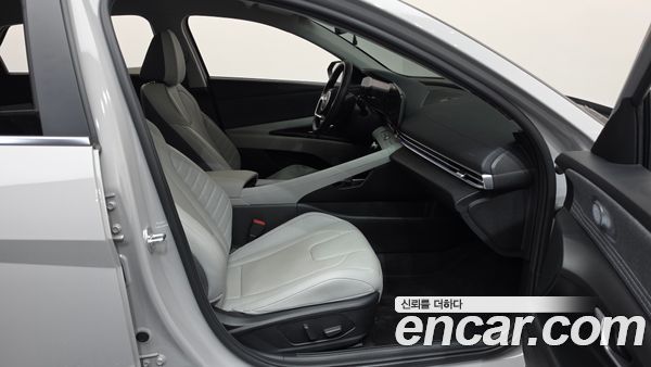Hyundai Elantra 2023, фото 16