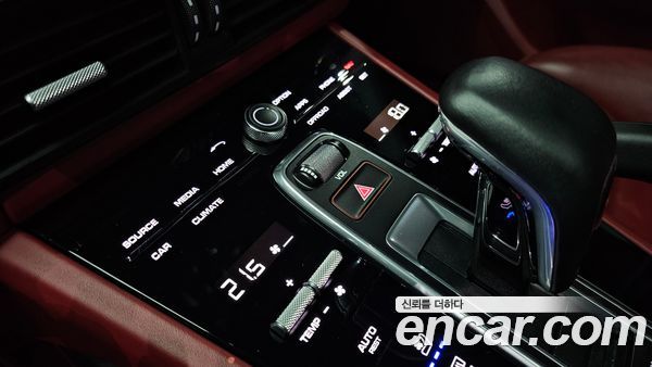 Porsche Cayenne 2020, фото 25
