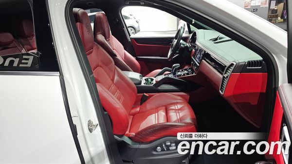 Porsche Cayenne 2020, фото 15
