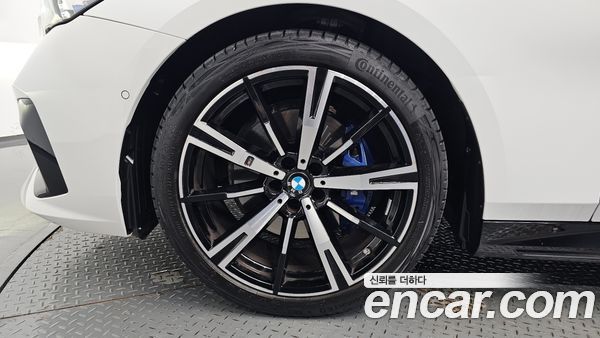BMW 5 Series 2024, фото 5