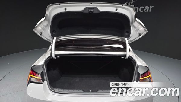 Hyundai Elantra 2023, фото 26