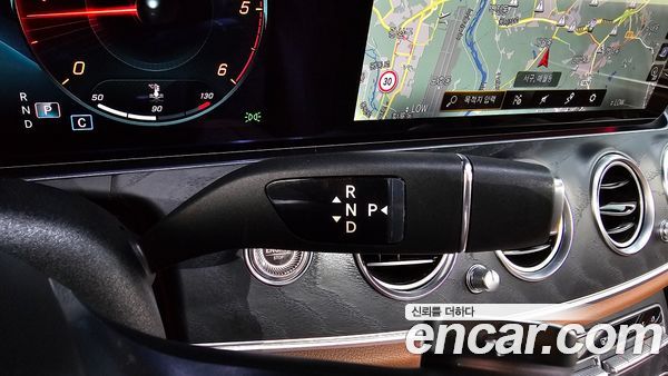 Mercedes-Benz E-Class 2021, фото 9