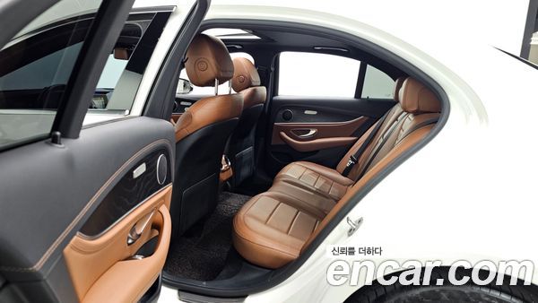 Mercedes-Benz E-Class 2021, фото 11