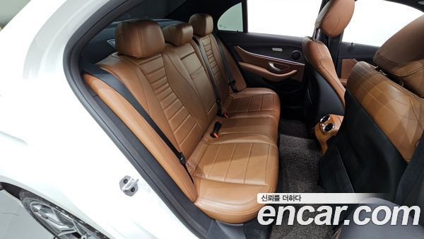 Mercedes-Benz E-Class 2021, фото 12