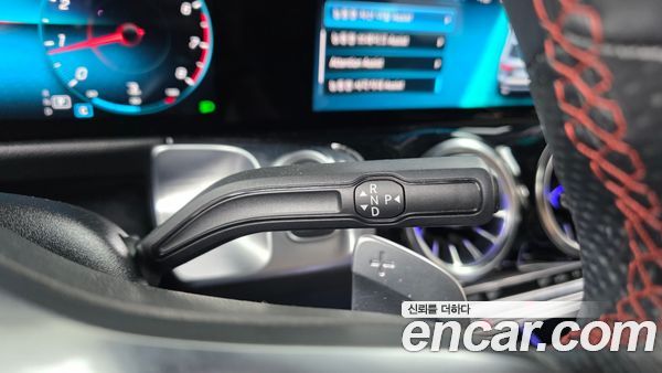 Mercedes-Benz GLB 2022, фото 12