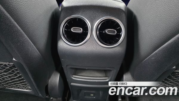 Mercedes-Benz GLB 2022, фото 31