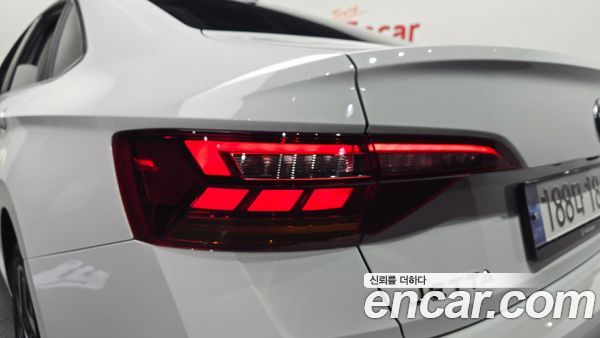 Volkswagen Jetta 2023, фото 9