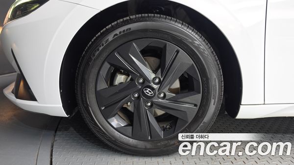 Hyundai Elantra 2023, фото 5