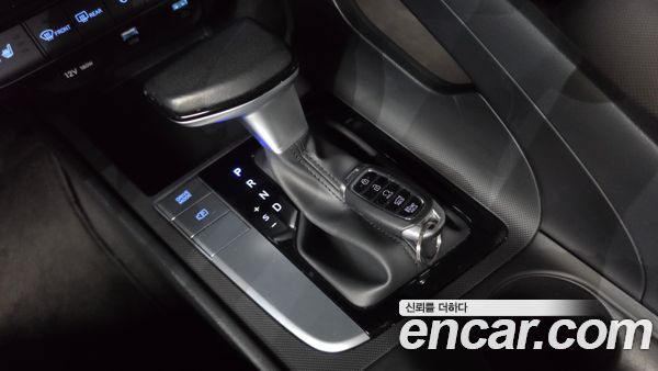 Hyundai Elantra 2023, фото 12