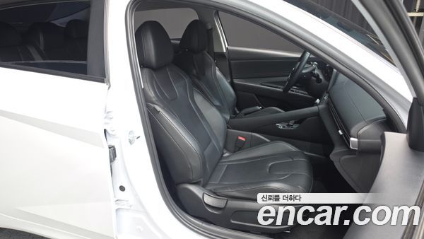 Hyundai Elantra 2023, фото 16
